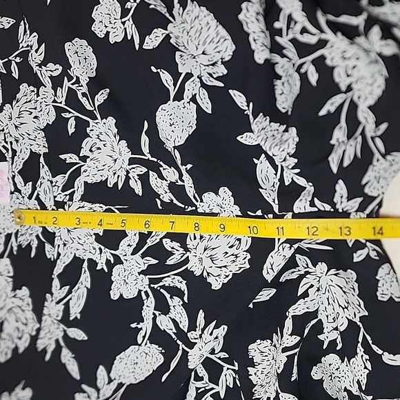 Pink Lily XL Black and White Floral Wide Leg Pants side zipper - Picture 7 of 8